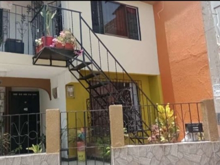 Casa en VENTA, Brr. Socorro, dividida en 2 Aptos, 2 Pisos